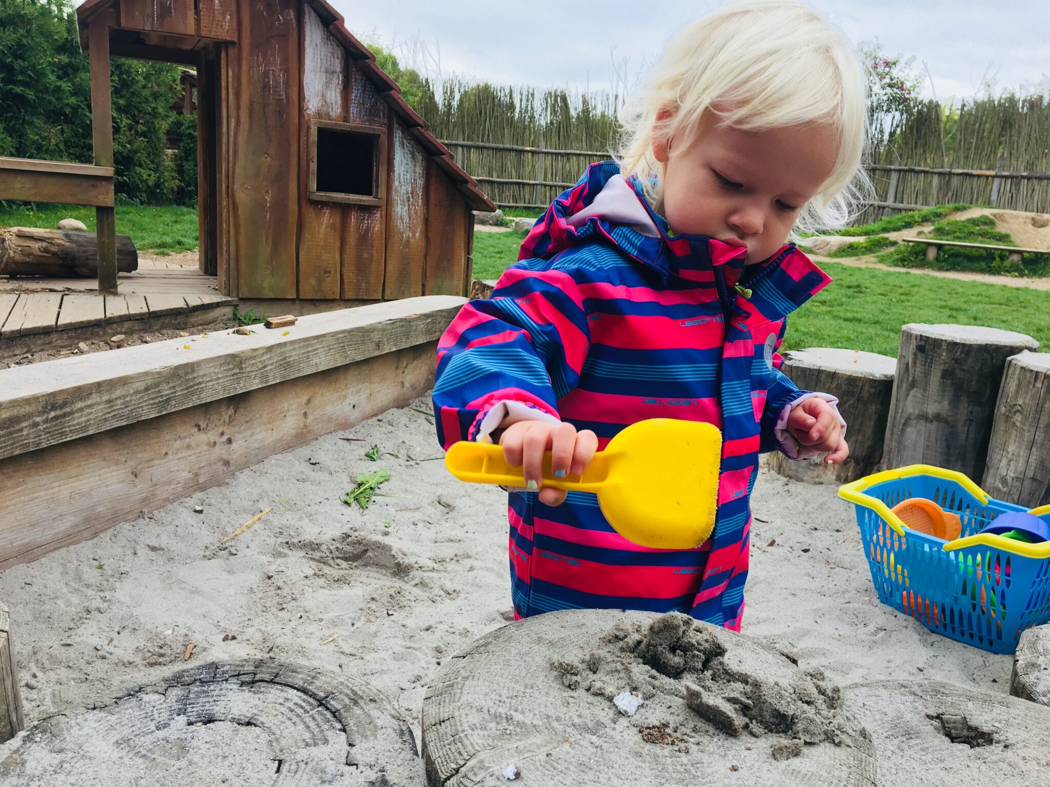 Pige leger i dagpleje Vindinge i Roskilde